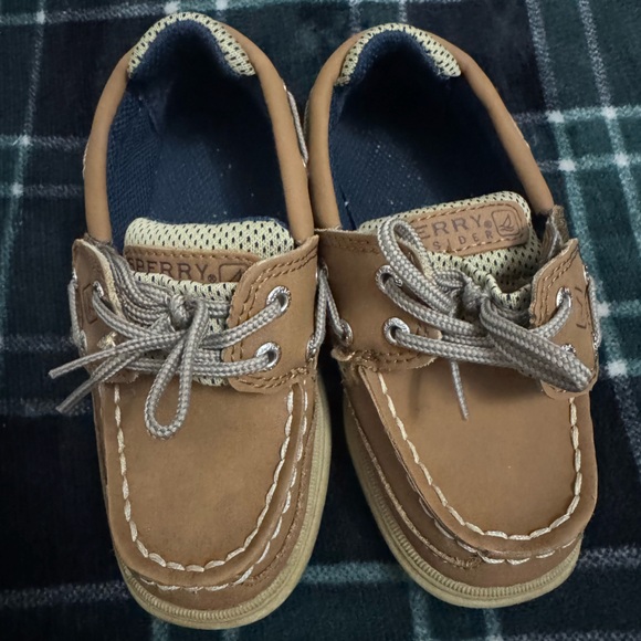 Sperry Kids Boat Shoes in Tan and Cream - Picture 3 of 7